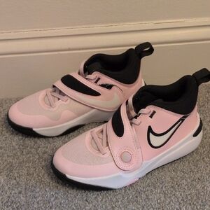Girl's Nike Sneakers NWOT US 4Y